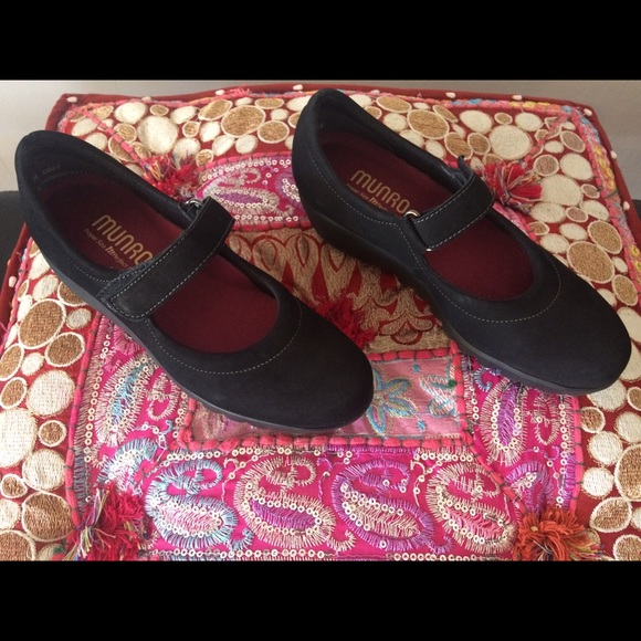 COPY - Munro black suede shoes 5.5 - Picture 2 of 8